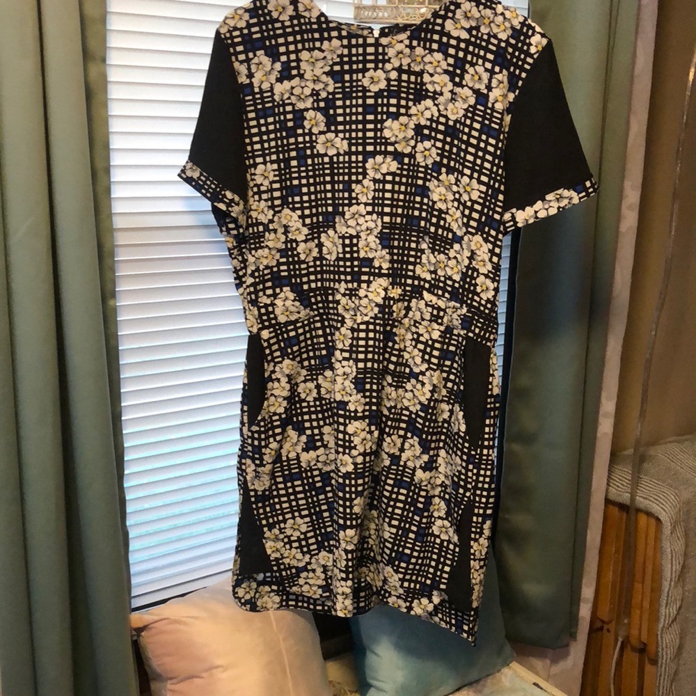 Influence floral dress with pockets!